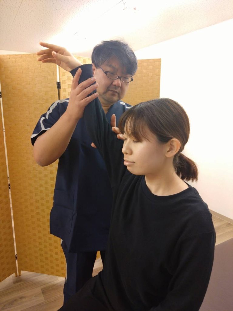 河内長野 脊柱管狭窄症 神経整体 施術風景